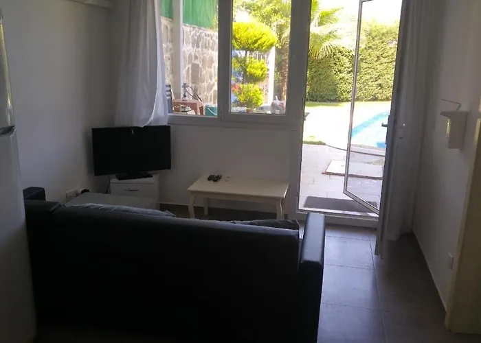 Sea View Flower Villa *